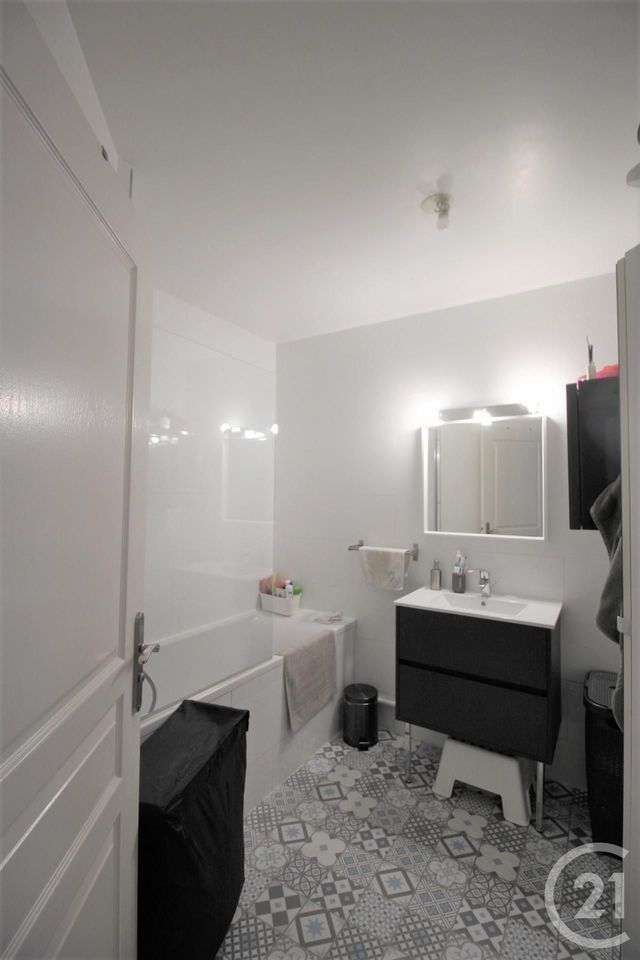 Appartement F3 &agrave; louer - 3 pi&egrave;ces - 65,73 m2 - Levallois Perret - 92 - ILE-DE-FRANCE